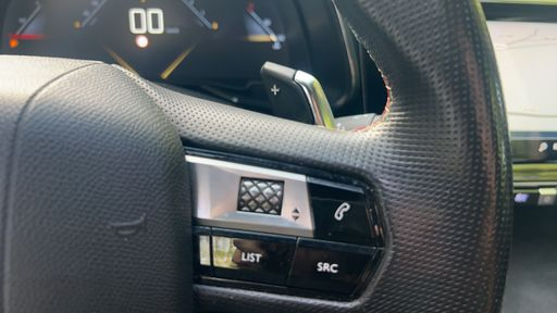 DS DS7 Crossback 1.5 BlueHDi 130 EAT8 - Performance Line – 2022 – 90761 km – Diesel – Boîte Automatique — photo 5