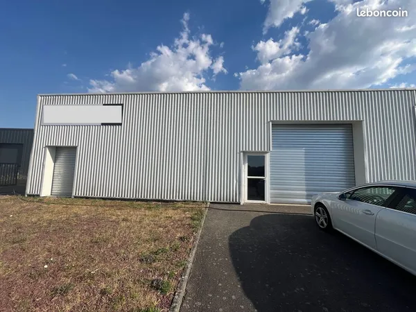 Local commercial / entrepôt / atelier 300 m² à louer - Vire - Zone industrielle