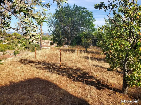 Terrain à bâtir sur Nébian (34)