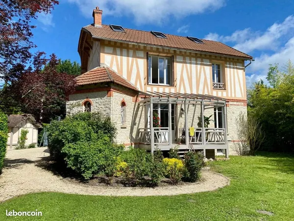 Maison 5 pièces 180 m²
