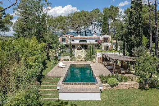 Maison 9 pièces 400 m²