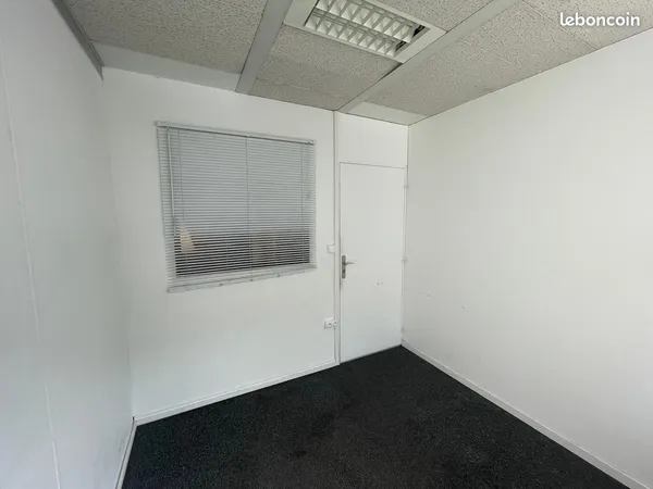Bureau 8m2 Bron