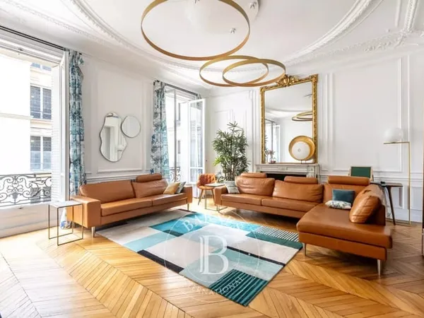 Paris 8ème - Faubourg Saint Honoré - Appartement traversant - 3 ou 4 chambres