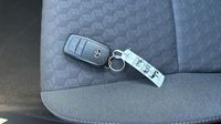 Toyota Yaris 116h Design 5p MY22 — photo 16