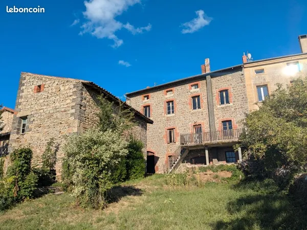Maison bourg St Pal de Chalencon