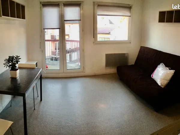 Particulier loue studio meublé 20m2 avec balcon