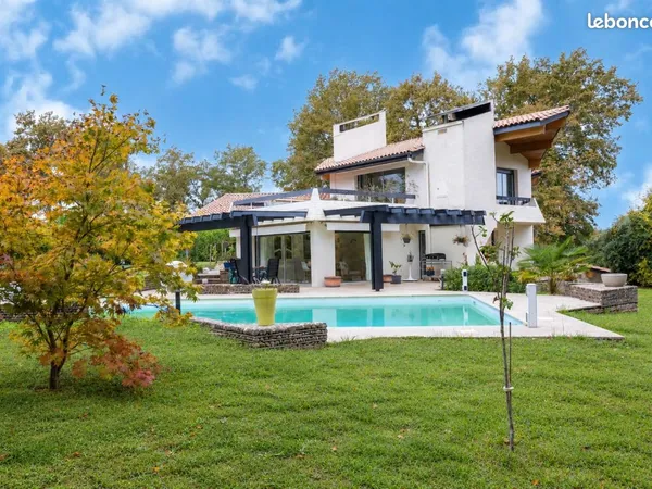 Villa 9 pièces 286 m²