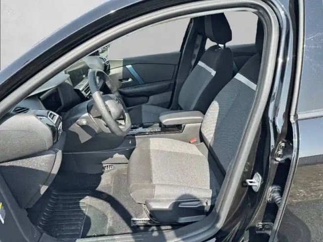 Citroën C4 e- 136 ch automatique — photo 11