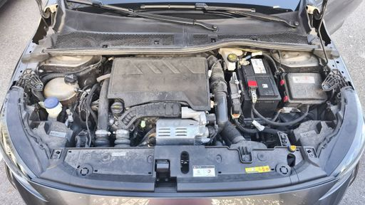 Peugeot 208 1.2 PureTech 100 EAT8 - Gt Pack – 2021 – 76000 km – Essence – Boîte Automatique — photo 30