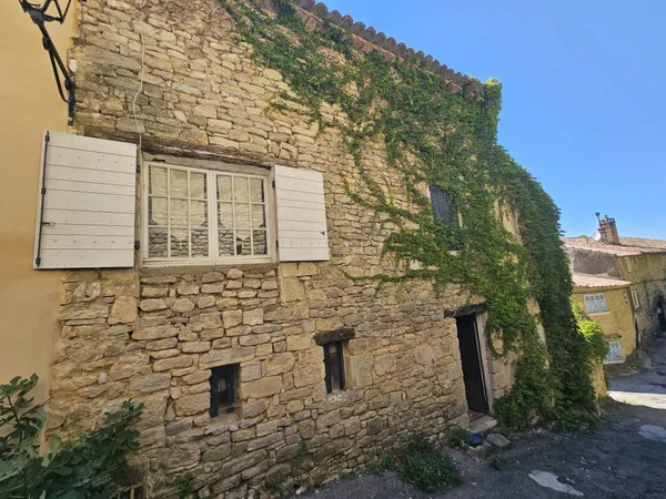 Luberon,Saignon jolie maison de village en pierre de 128 m2