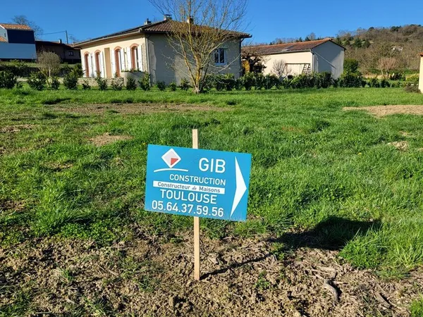 Terrain à bâtir de 403 m² à GARDOUCH (31)