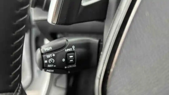 Peugeot 208 hybrid 100 e-dcs6 — photo 16