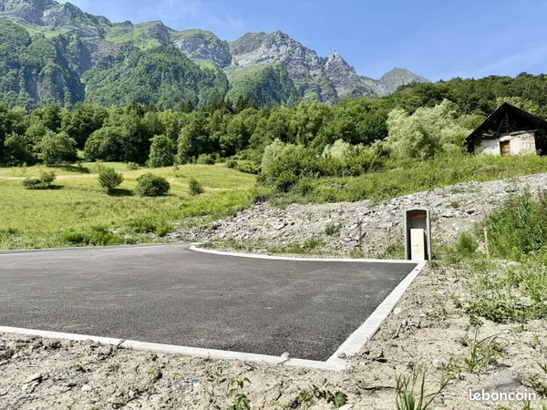Terrain 2100 m² Ugine