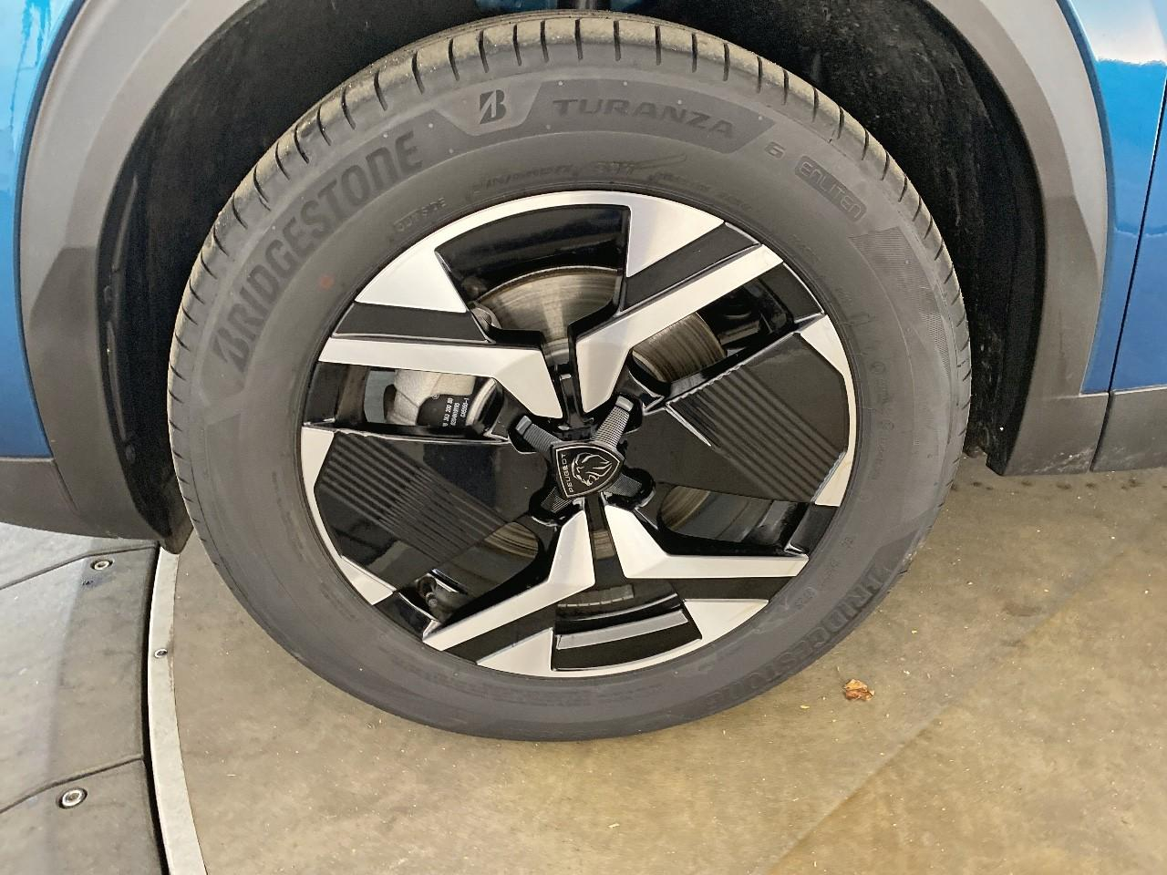 Peugeot 2008 hybrid 145 ch e-dcs6 allure — photo 11