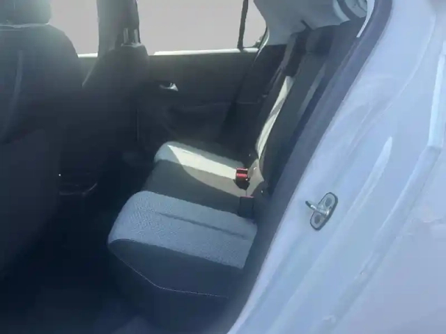 Opel Corsa 1.2 turbo 100 ch bva8 — photo 9