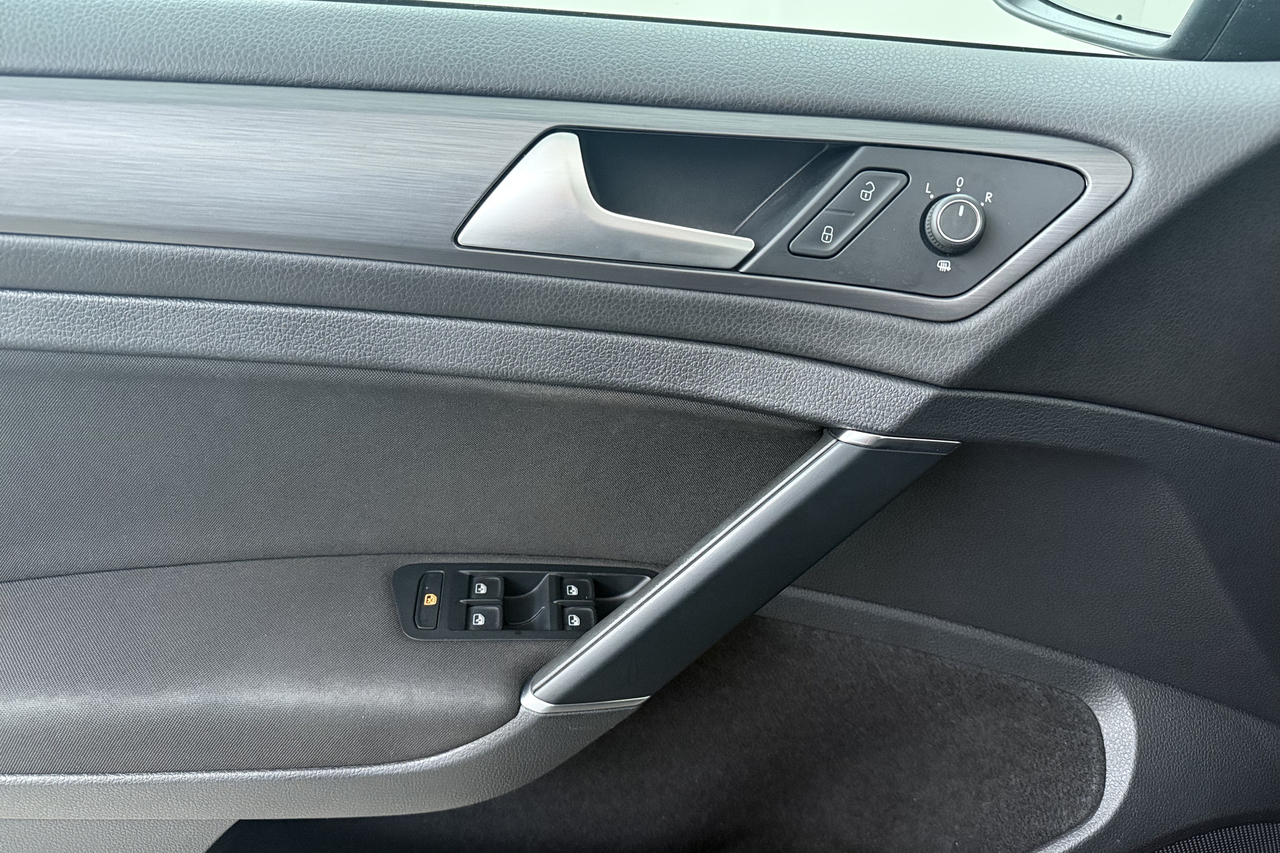 Volkswagen Golf 7 — photo 16