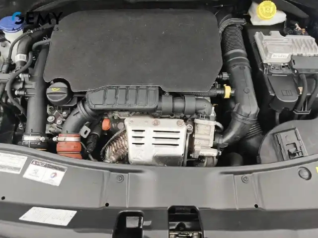 Peugeot 2008 1.2 puretech 130ch s&amp;s bvm6 — photo 12