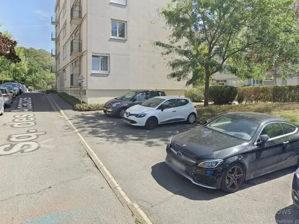 Place de parking facile pratique et facile d'accès