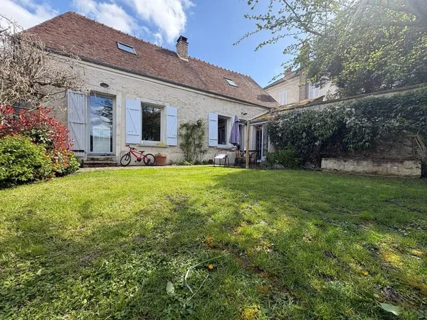 Maison de village avec jardin et dépendance