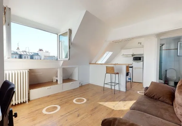 Loue studio 24m² dernier étage traversant métro Cluny la Sorbonne, Paris 5ème