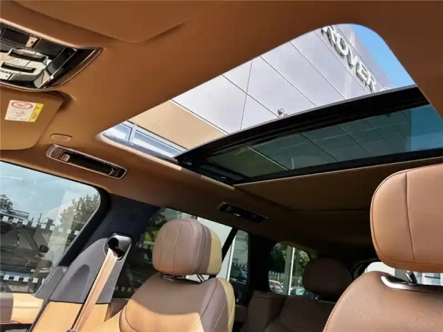 Land Rover Range Rover swb p510e phev awd — photo 5