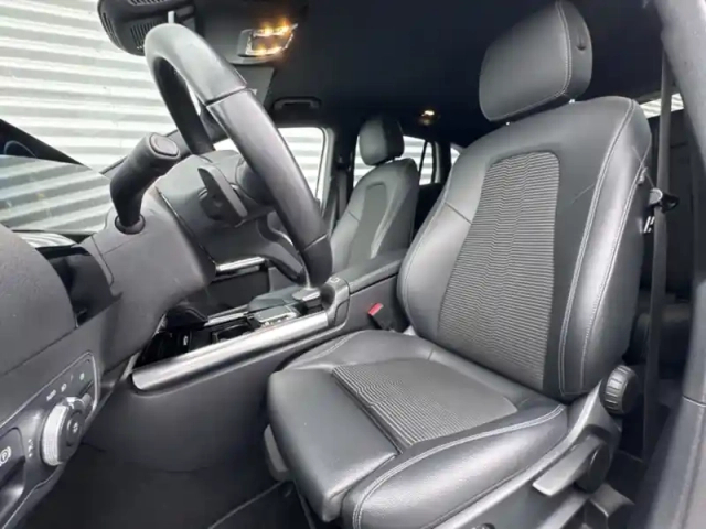 Mercedes Gla 200 progressive line — photo 15