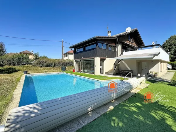 Belle propriété avec piscine et dépendance à Virignin
