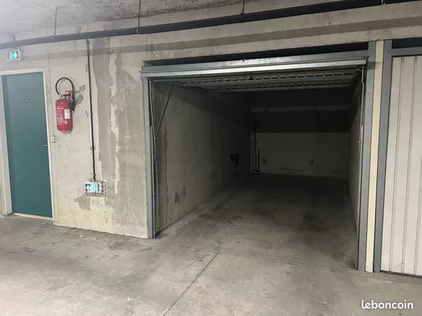Loue box fermé - RER A Bussy st goerges