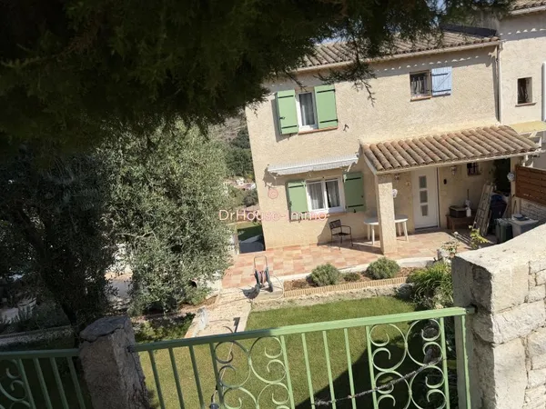 VILLA T4 AVEC UNE VUE DEGAGEE, UNE PISCINE ET UN GRAND SOUS SOL.