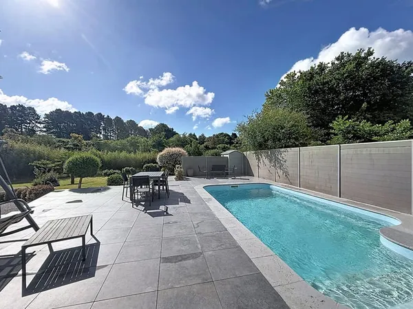 Lorient, Belle maison familiale avec piscine et grand jardin plein sud