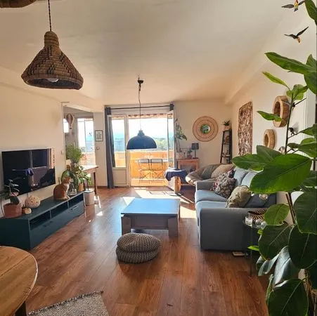 Appartement T3 anciennement T4 traversant