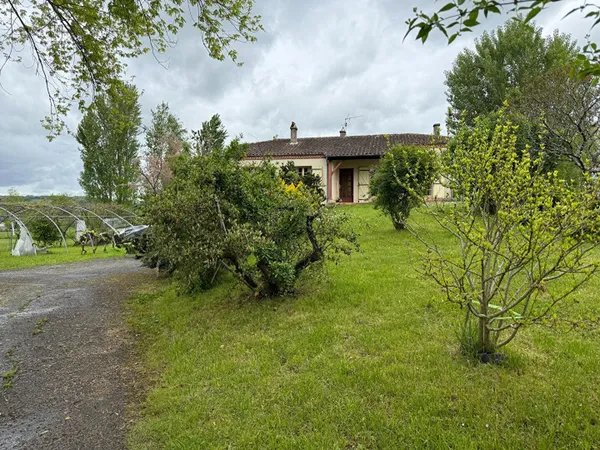 Maison avec piscine à 10mn de Villeneuve/Lot