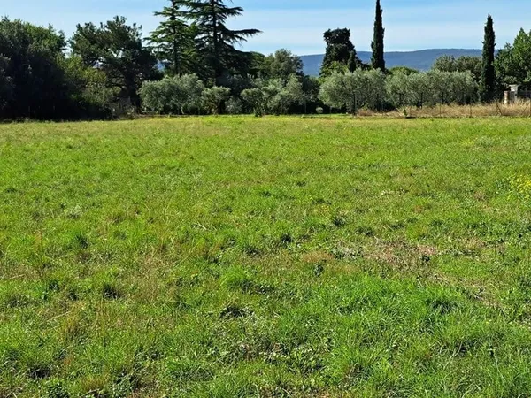 Terrain 250 m²