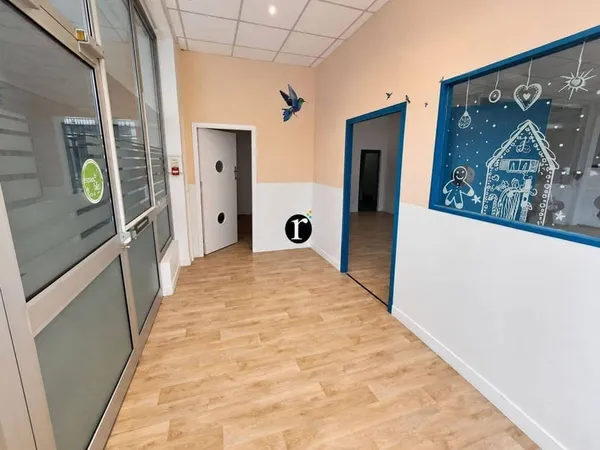 Local commercial 158 m²