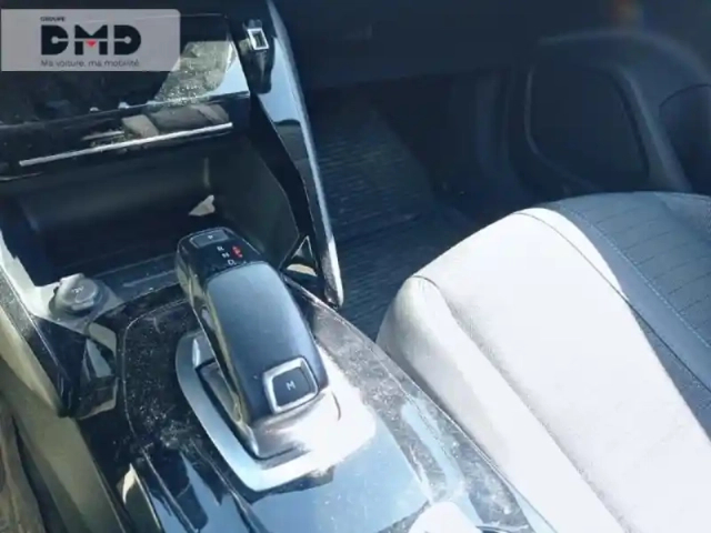 Peugeot 2008 1.5 bluehdi 130ch s&amp;s allure eat8 125g — photo 8