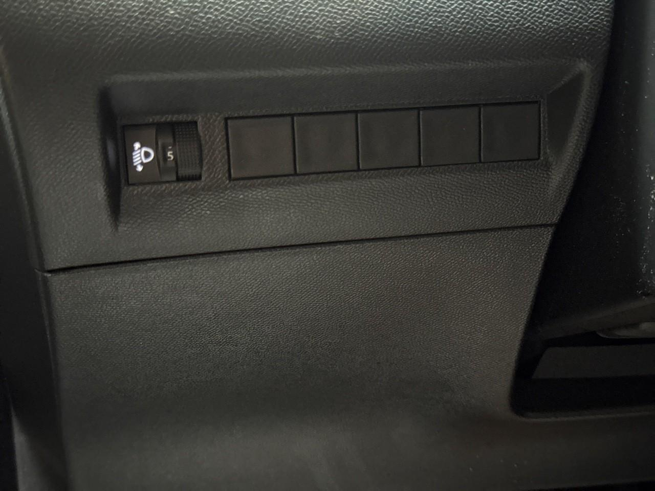 Peugeot 2008 1.2 puretech 100ch s&s active — photo 15