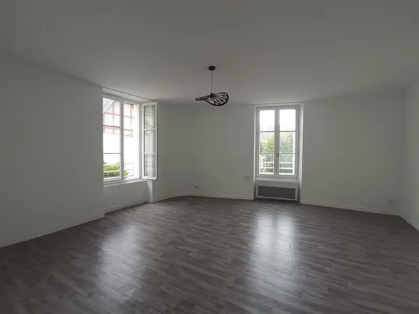 Appartement à louer Neuvy-le-Roi