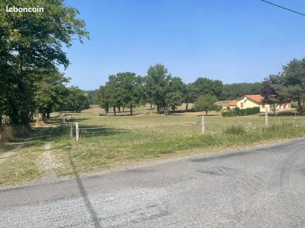 🌳 Terrain constructible de 3 425 m² - Étagnac (16150)