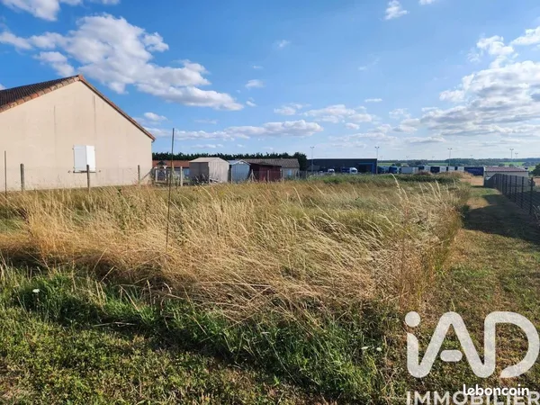 Terrain 1100 m² Doussay