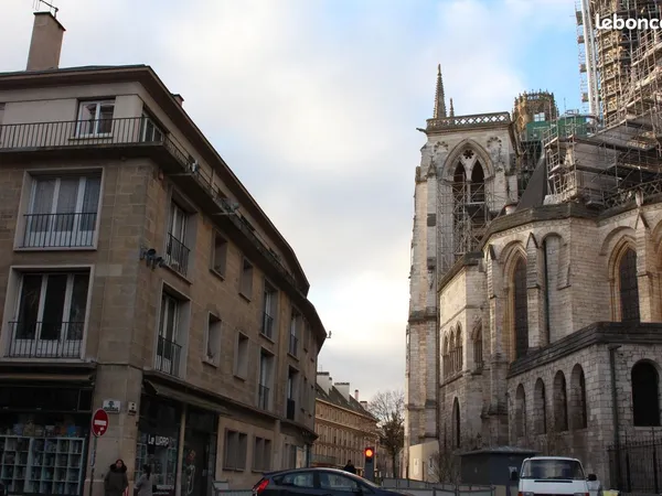 F2 au coeur de Rouen près de la cathédrale