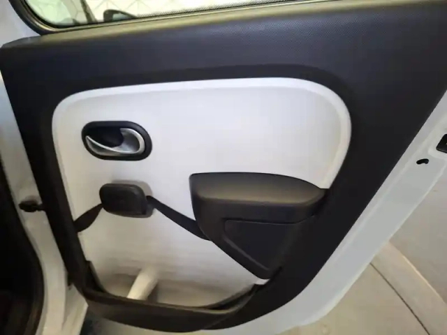 Renault Twingo iii e-tech — photo 11