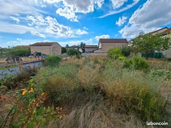 Terrain constructible plat 460m²