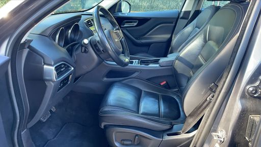 Jaguar F-Pace 2.0 D 180 AWD BVA8 - Portfolio – 2017 – 101417 km – Diesel – Boîte Automatique — photo 9