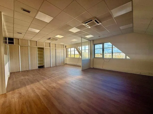 Bureau 202 m²