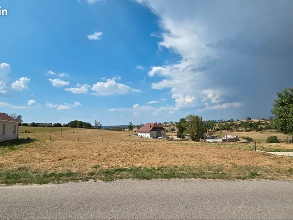 Terrain constructible 700 m² - Mignovillard
