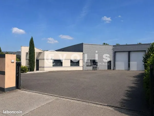 Local d'activité 1 115 m²