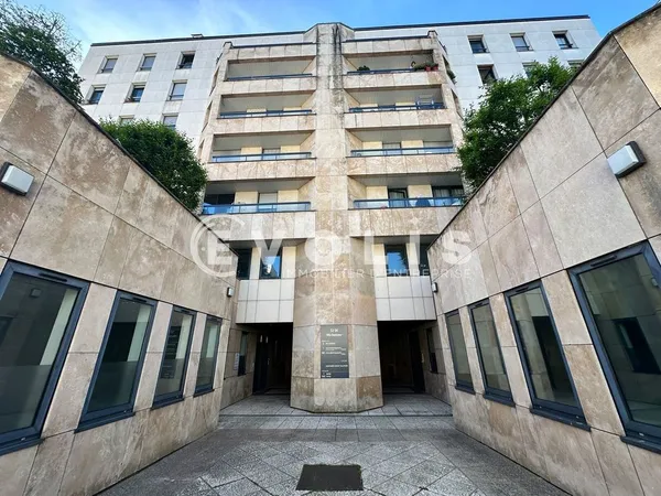 Bureaux - A LOUER - 1307,5 m² divisibles à partir de 61 m²