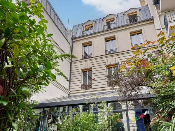 Paris 18e - Maison avec jardin - Villa Poissonnière