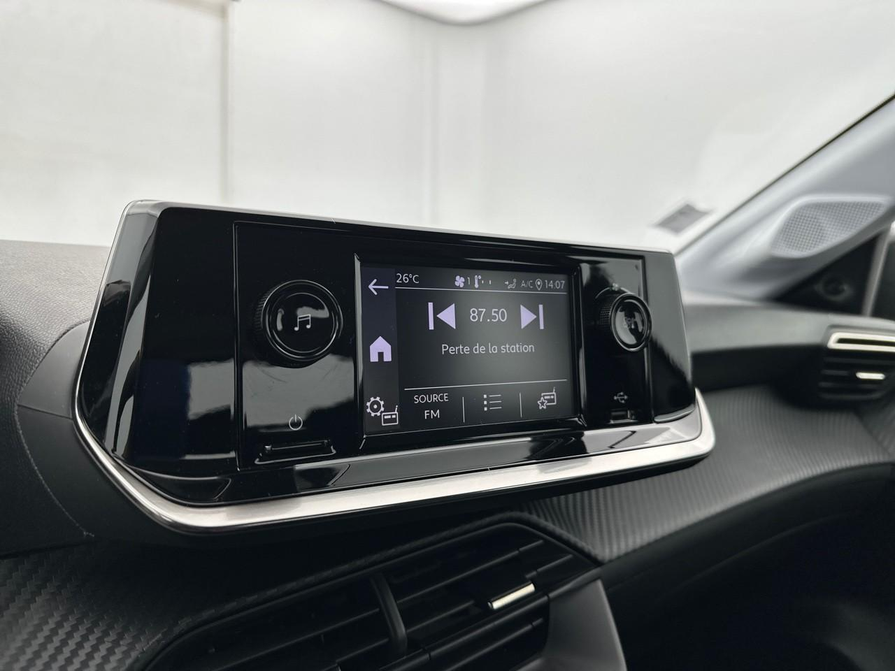 Peugeot 208 puretech 75 s&s bvm5 like — photo 20