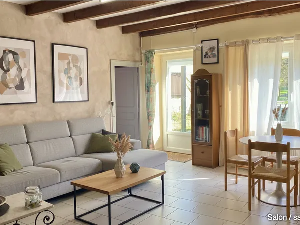 Maison en pierre avec rivière ,Piscine, Terrain 7 000 m², Lezay (79)